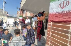 حضور عروسک‌های انیمیشن «بچه‌زرنگ» در مدارس شهر کرمان