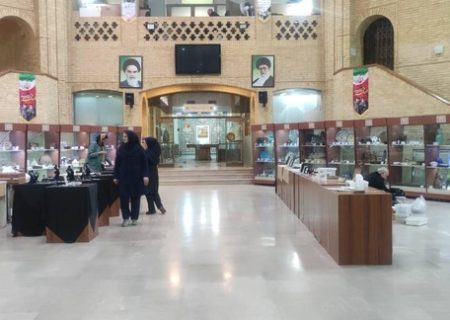 وزارت میراث‌فرهنگی تا پایان هفته میزبان نمایشگاه حکاکی و زیورآلات شیشه است